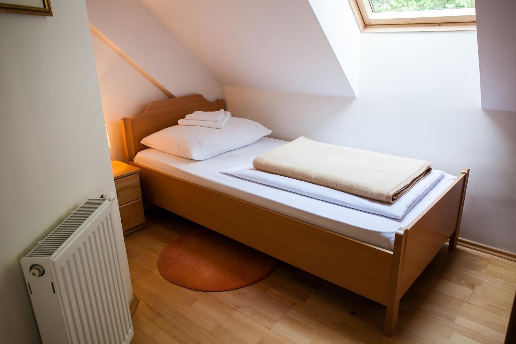 B&B Pod Skalo Kamnik Phòng bức ảnh